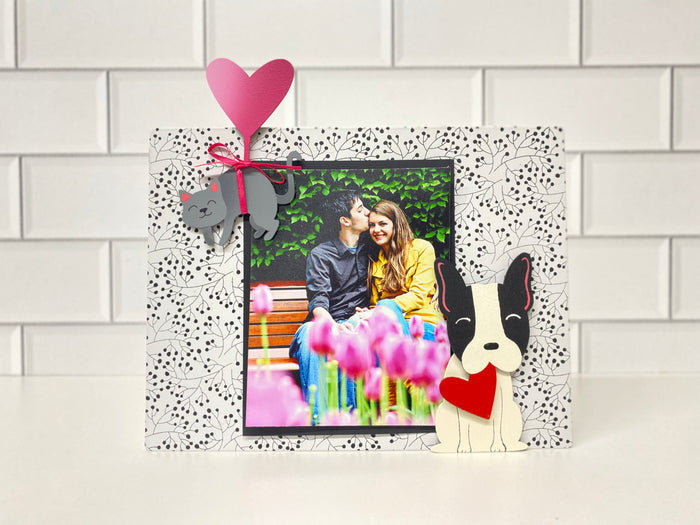 Easel w/ Kickstd 8.5x6.5 White/Black Berries Pattern