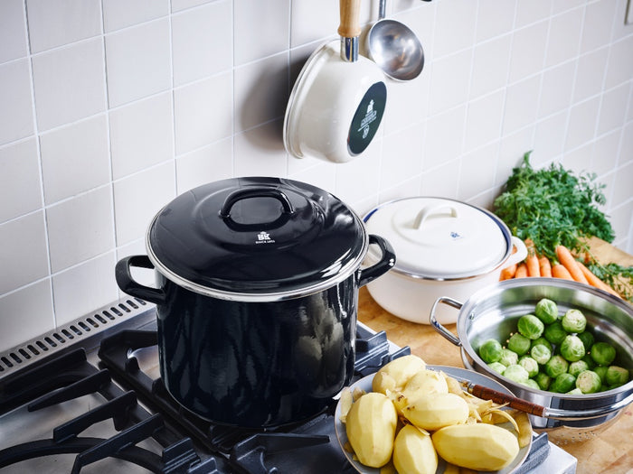 Indigo steelpan met deksel 16 cm zwart met spruiten