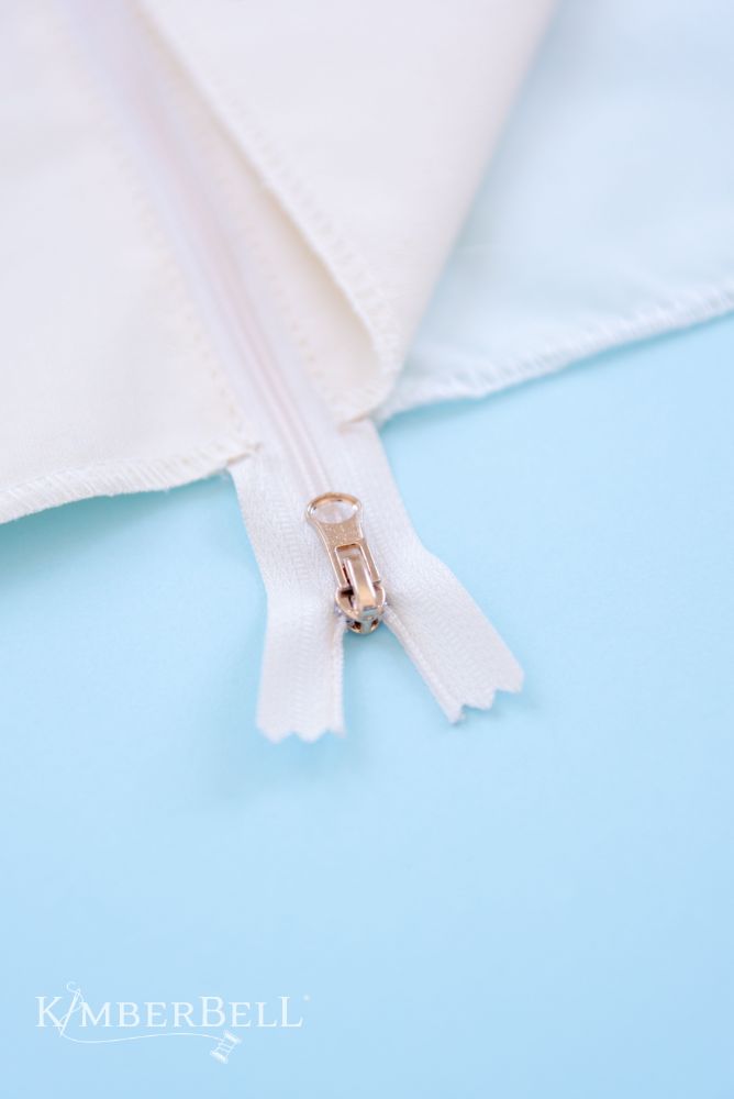 zipper on zipper pouch