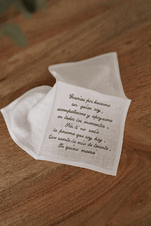 Pañuelo Bordado Mamá